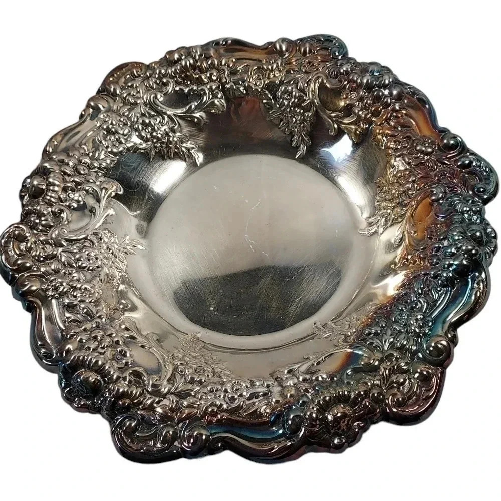 Oneida USA Round Silver Plate - Picture 2 of 7